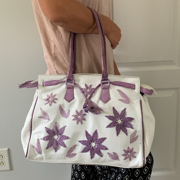 Tosca Blu Shoulder Bag white purple‎ with flowers appliqué snake texture details - Picture 14 of 16